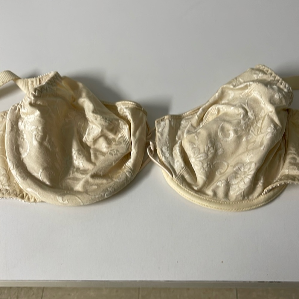EUC Bali Criss Cross Bra 38 DD Beige